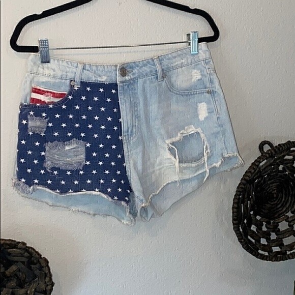 Refuge American Flag Distressed Jean Shorts 8 USA 4th of July Memorial Day Stars - Picture 3 of 12